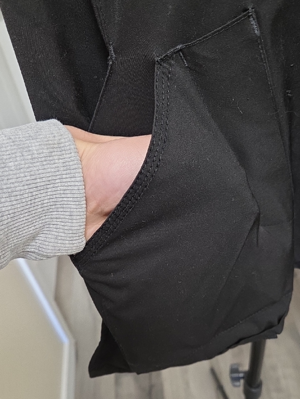 Carhartt Black V-Neck Utility Scrub Top | Workwear Core Medical Uniform Pocket - Picture 6 of 10